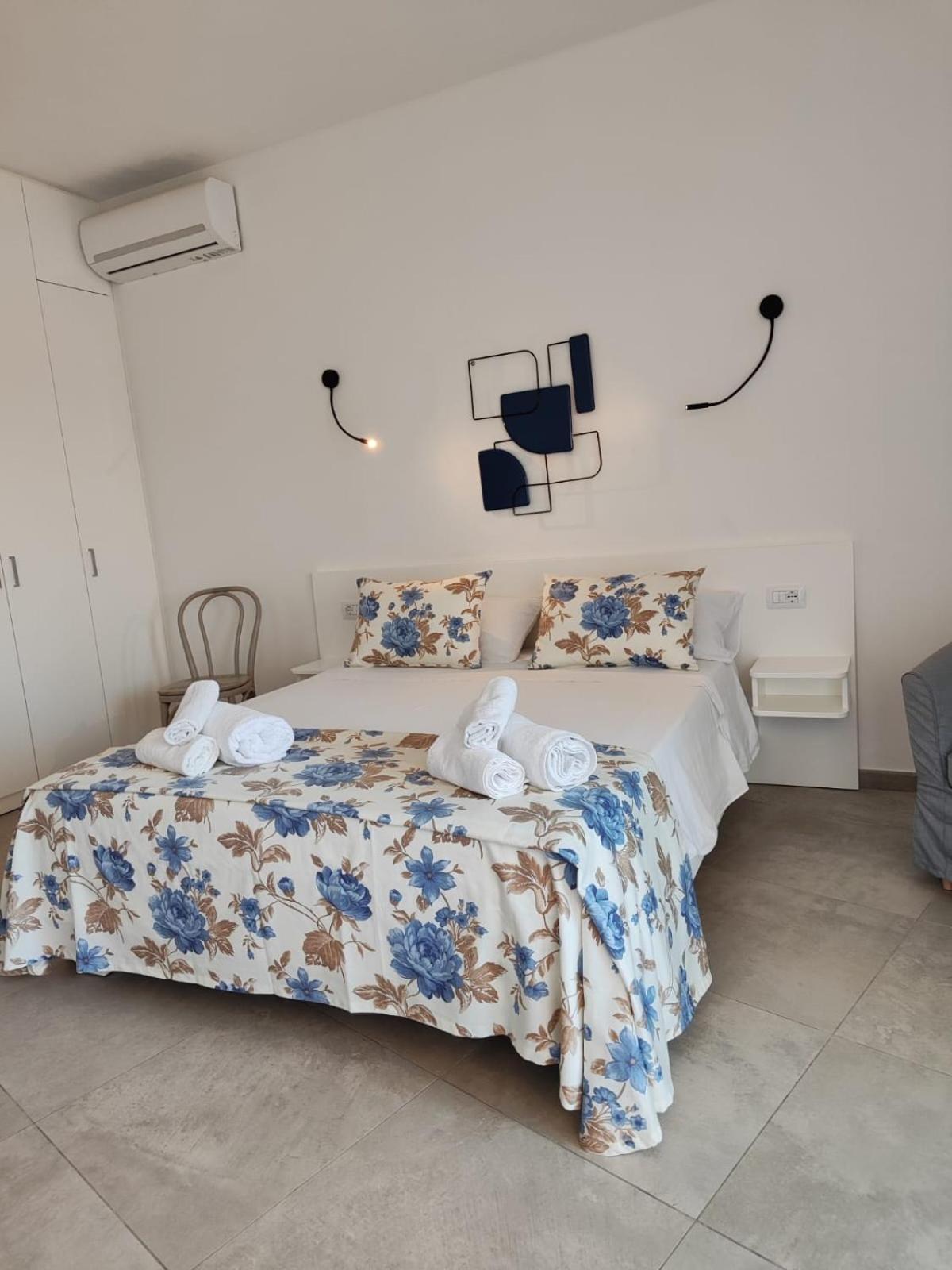גולפו אראנצ'י Rooms, Affittacamere Maksim מראה חיצוני תמונה